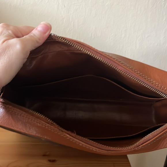 Vintage Louis Vuitton rectangular crossbody, strap missing, zipper separation - Picture 13 of 15